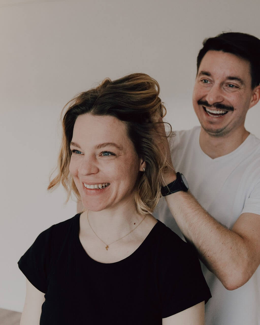 Coiffeur Ray mit einer glücklichen Kundin